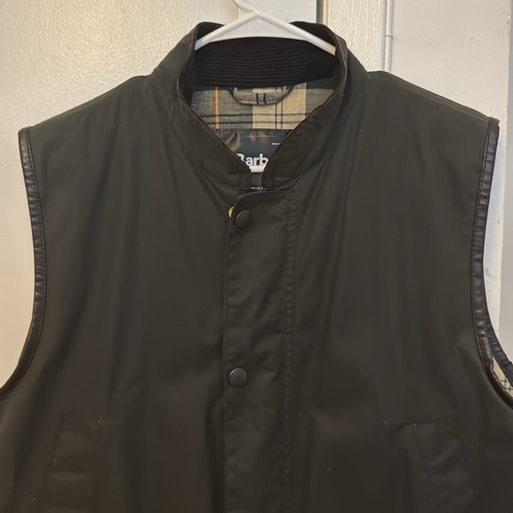 Men’s Dark Green (Waxed) Barbour Vest - Picture 2 of 5